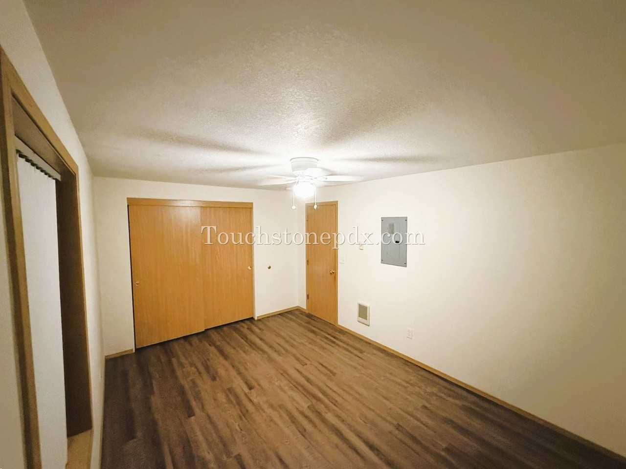 409 Se 143rd Ave #101 - Photo 7 of 10