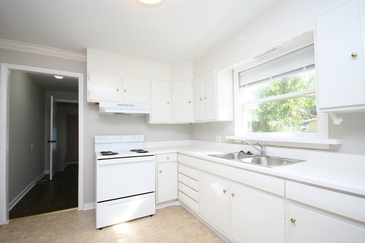 403 Arthur Street Northwest - Photo 2 of 27