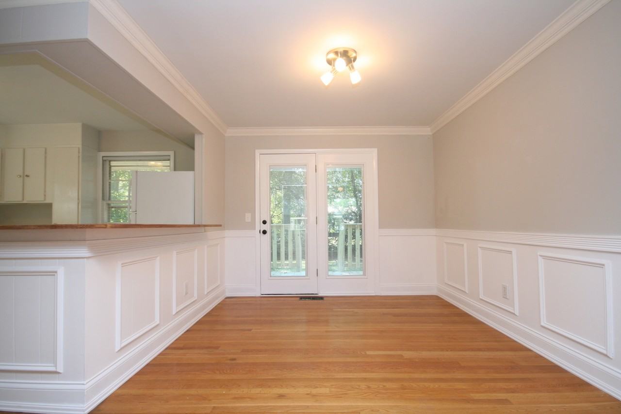 403 Arthur Street Northwest - Photo 4 of 27