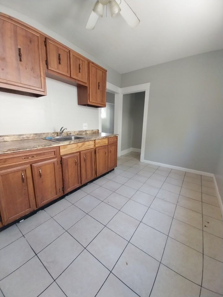 9000 Tioga Ave #1 - Photo 4 of 8