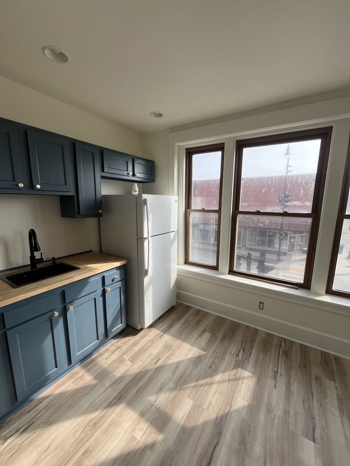 3220 Washington Ave #3 - Photo 5 of 9