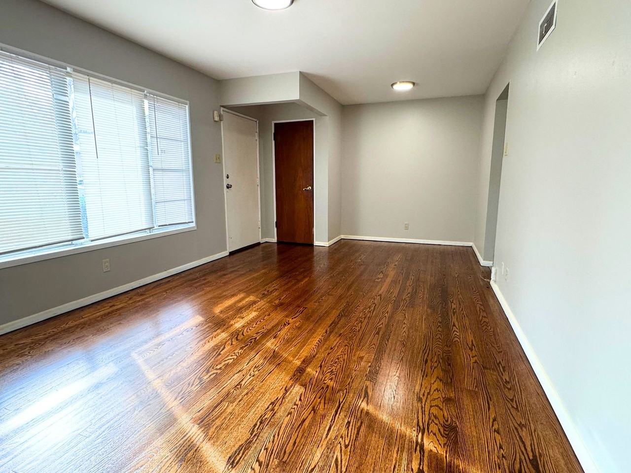 1629 Mowbry Ln - Photo 6 of 19