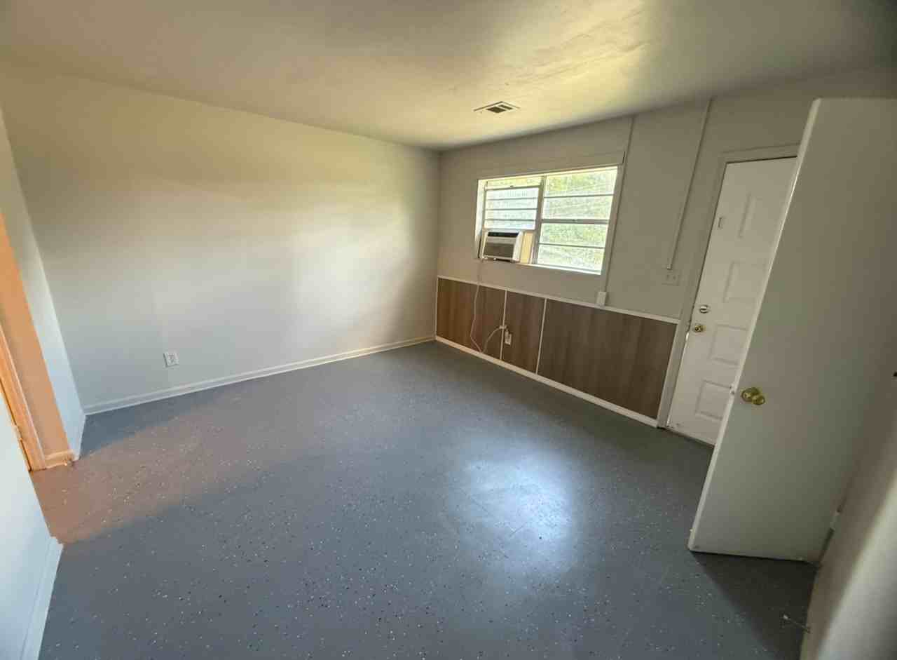 606 Lowe Street #B - Photo 2 of 6