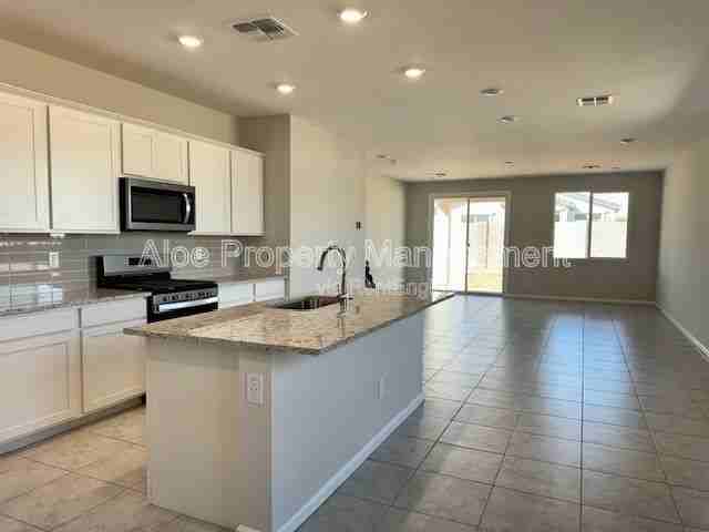 35300 W Santi Rd - Photo 3 of 27