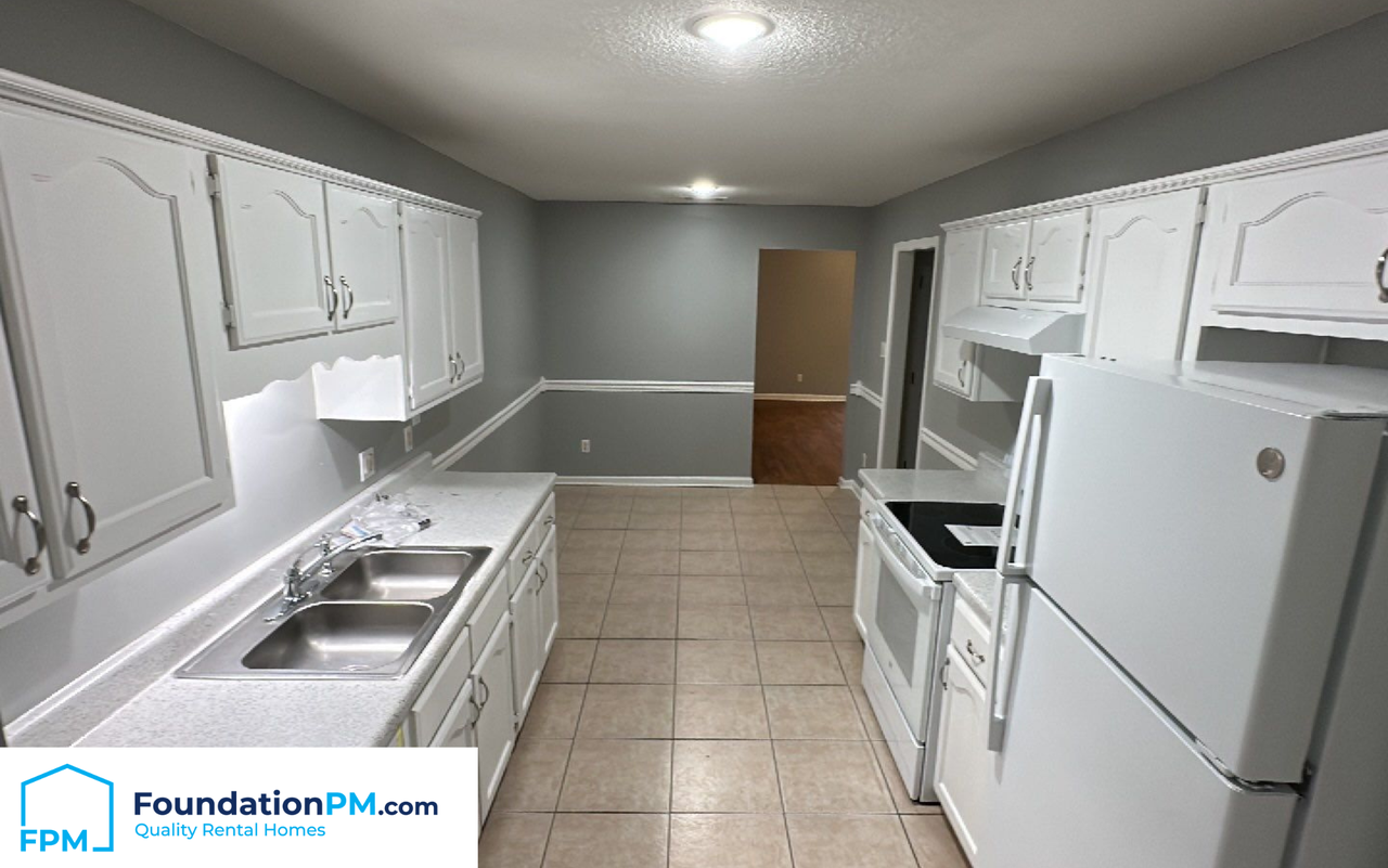 6913 Century Oaks Dr #1 - Photo 3 of 17