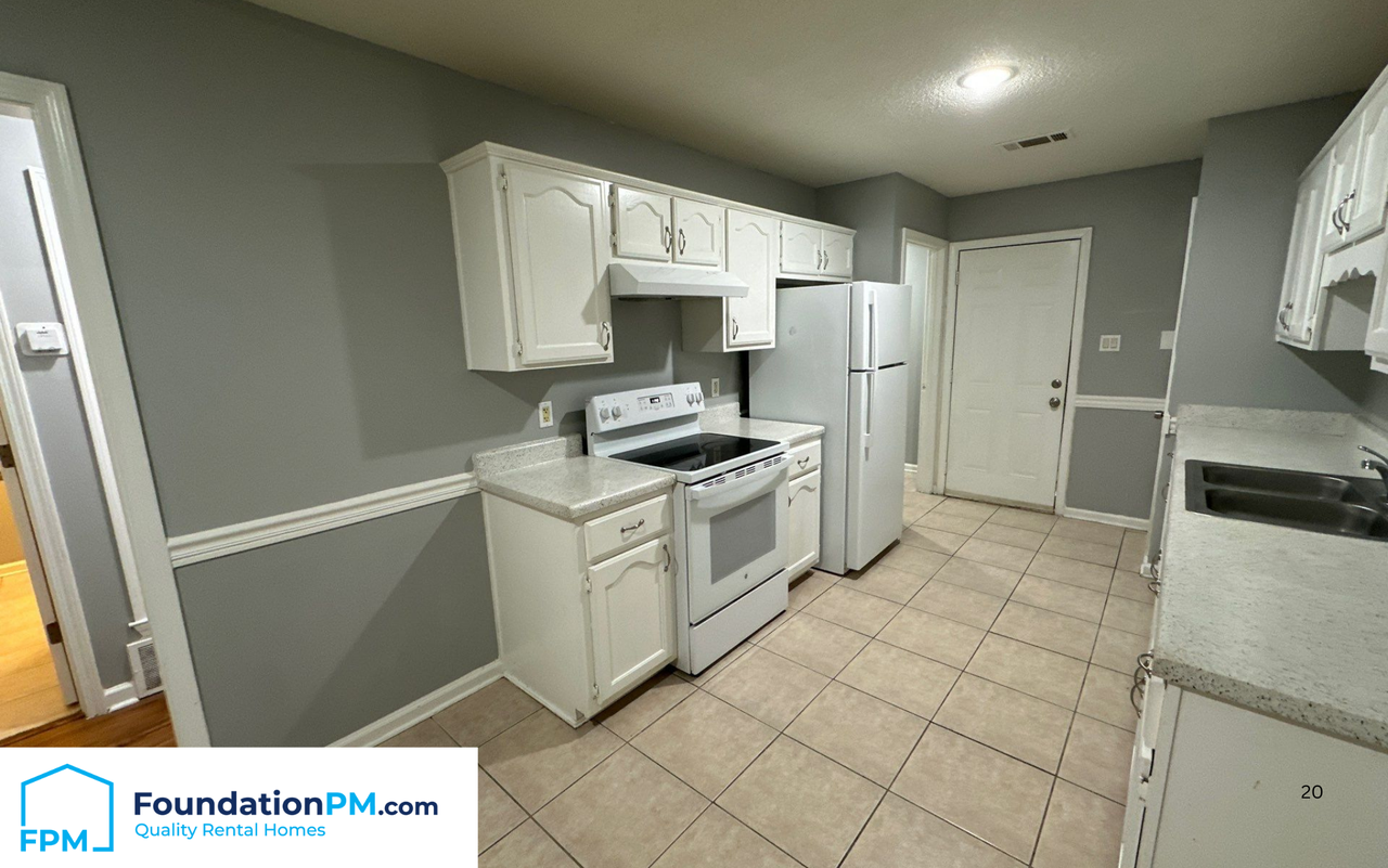 6913 Century Oaks Dr #1 - Photo 4 of 17