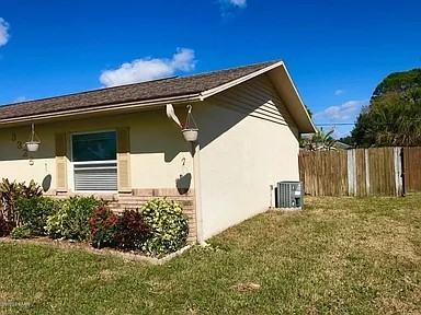 3325 Queen Palm Drive #1 - Photo 4 of 23