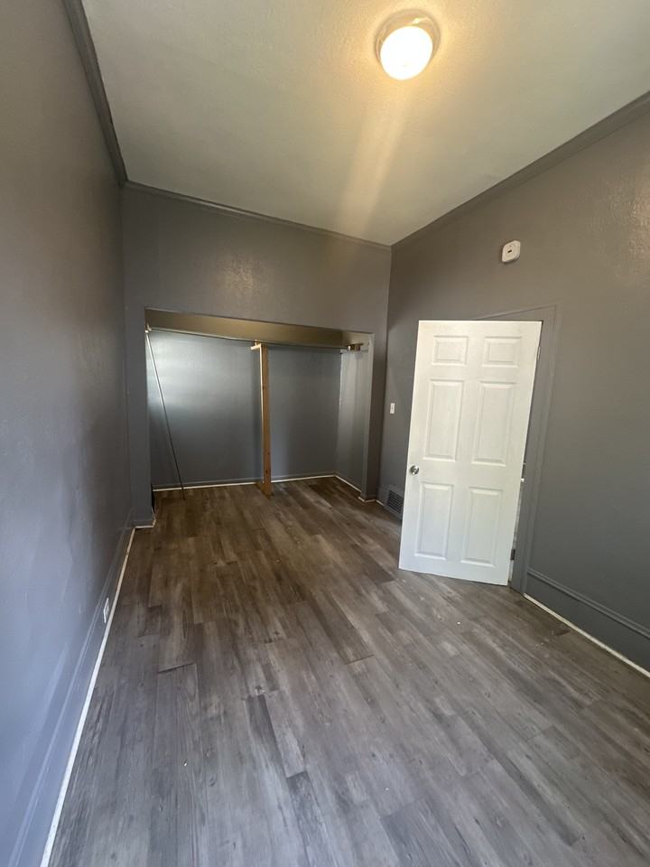 2179 W 83rd St #REAR - Photo 4 of 25