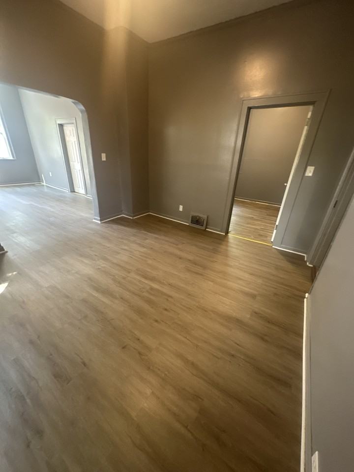 2179 W 83rd St #REAR - Photo 6 of 25