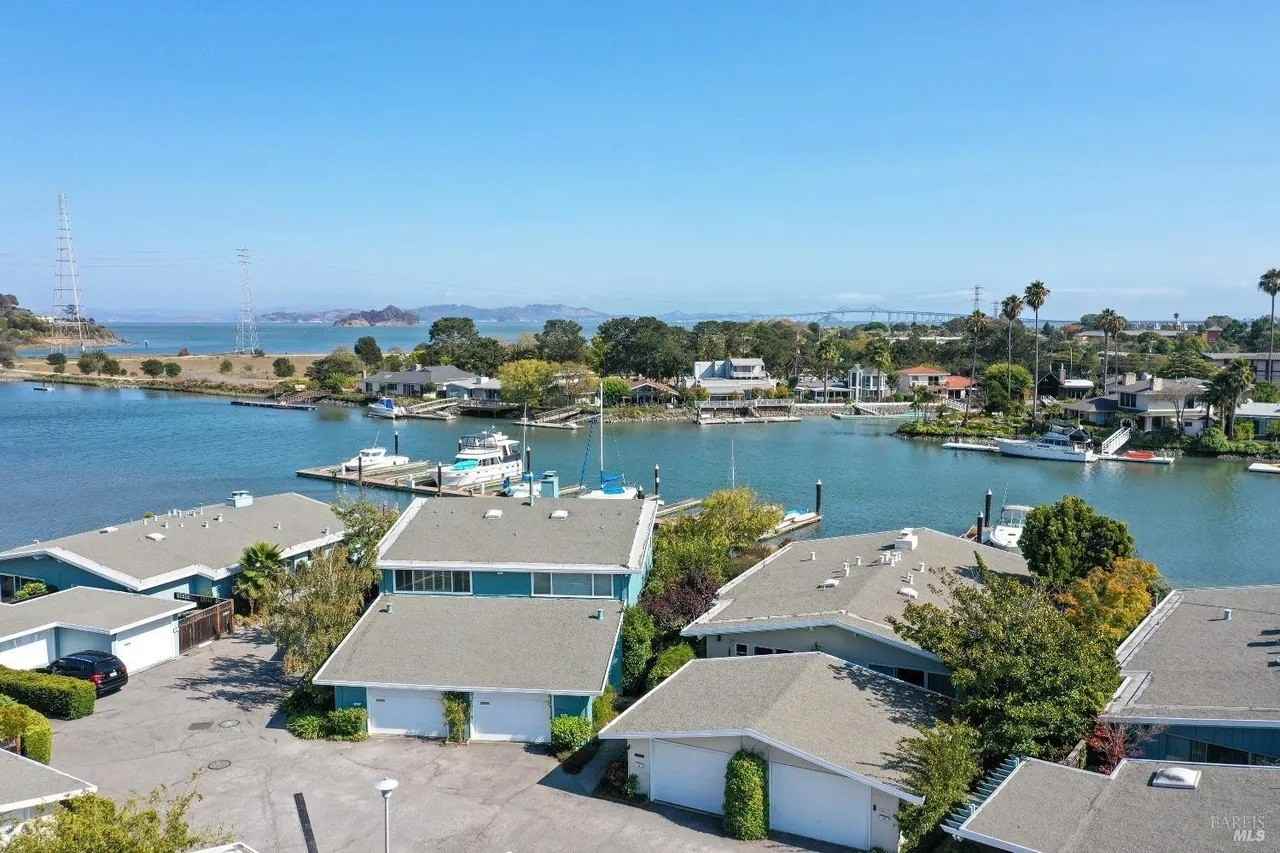 39 Porto Bello Dr #1 - Photo 2 of 34