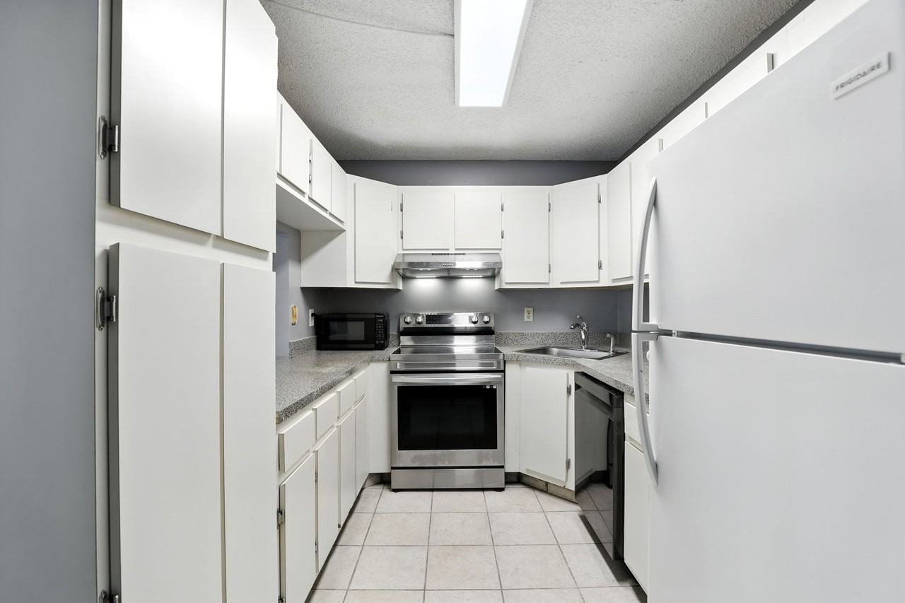 8201 Sun Spring Cir #1 - Photo 5 of 19