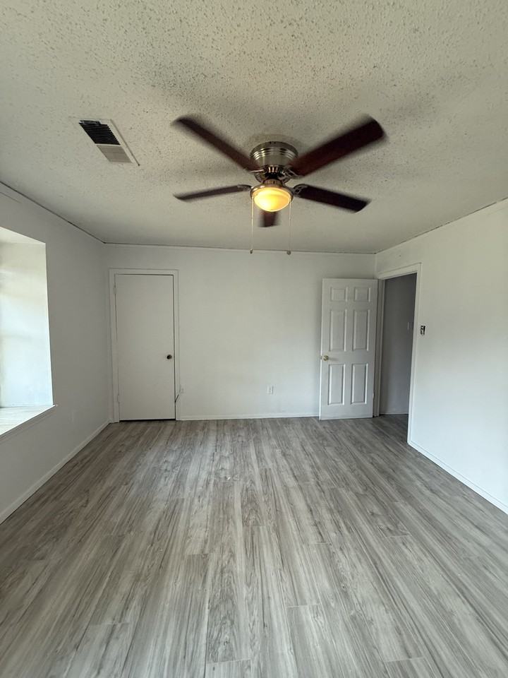 4860 Chesterwood Drive #1 - Photo 2 of 30