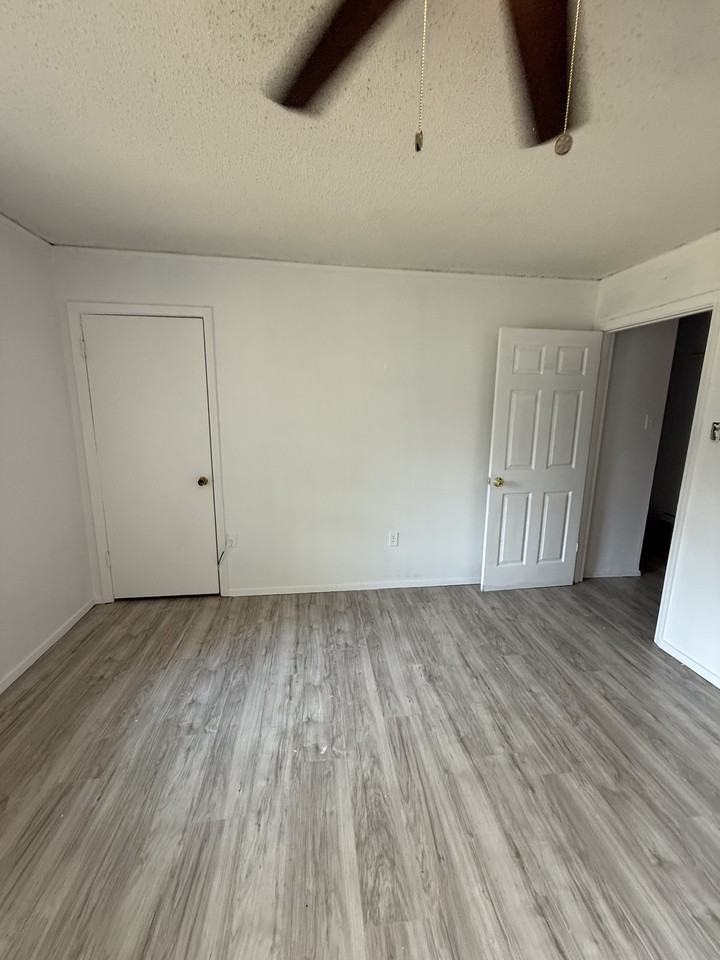 4860 Chesterwood Drive #1 - Photo 4 of 30