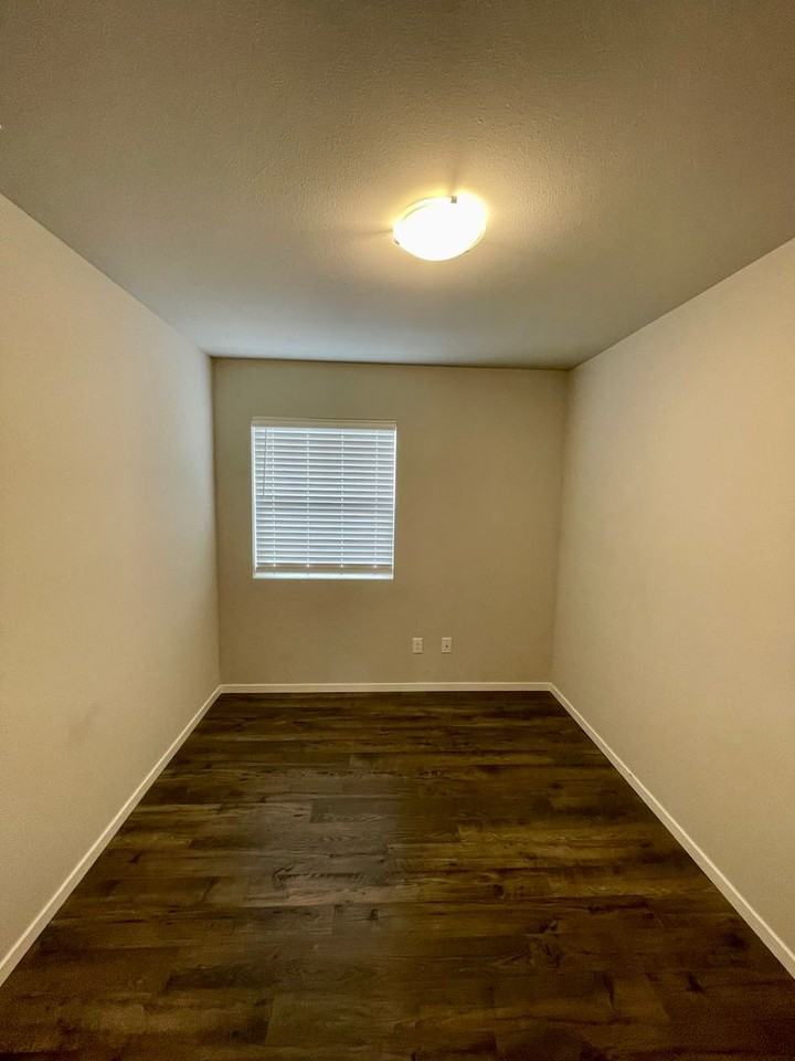 1600 Marian Dr - Photo 3 of 24