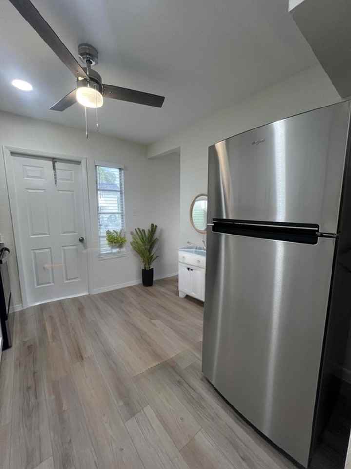 43 Tangerine Court #1 - Photo 5 of 34