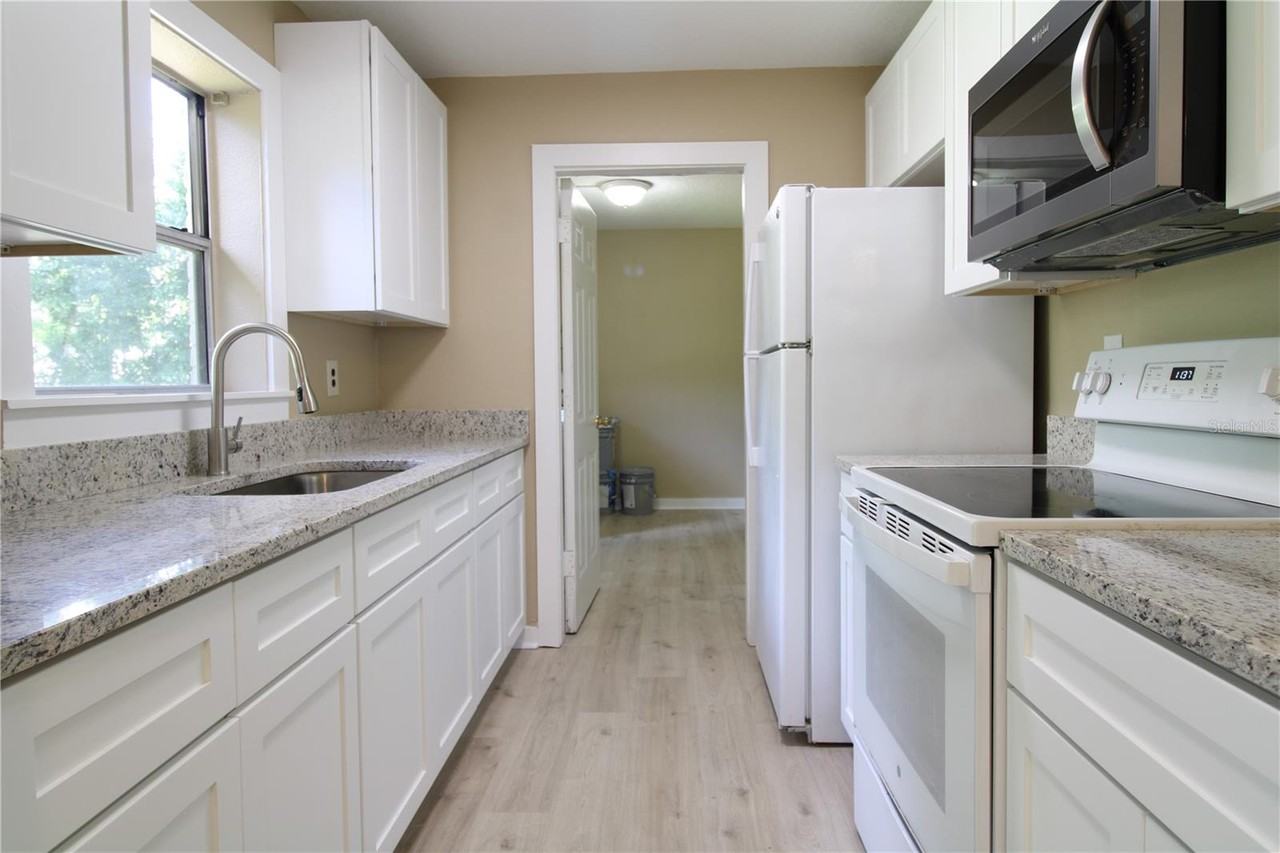 1388 Whitewood Dr #1 - Photo 3 of 10