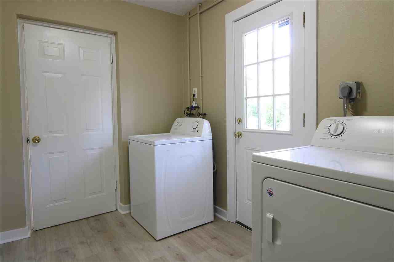 1388 Whitewood Dr #1 - Photo 4 of 10