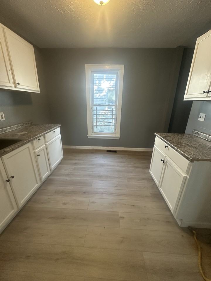 10404 Grandview Ave #1 - Photo 5 of 22