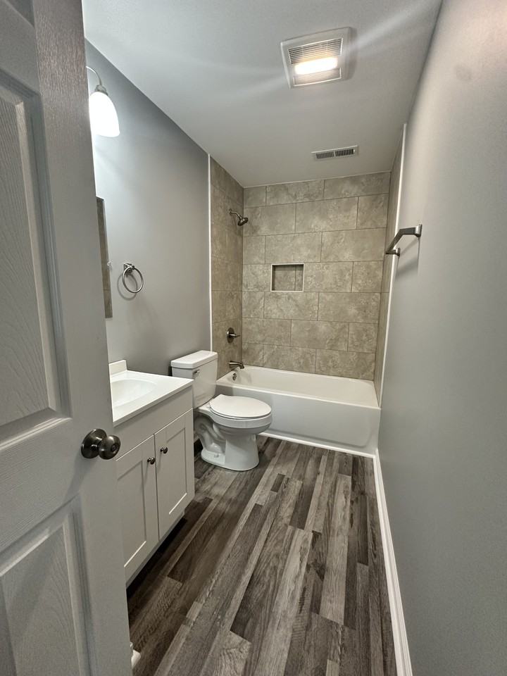 208 E 17th St #1 - Photo 2 of 13