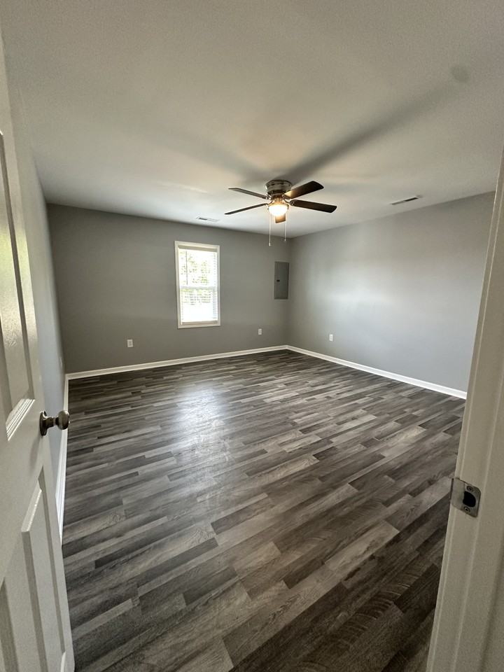 208 E 17th St #1 - Photo 5 of 13