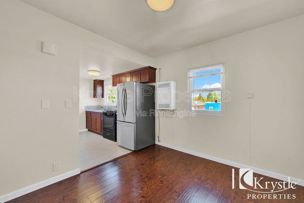 1340 Farrell St - Photo 7 of 12