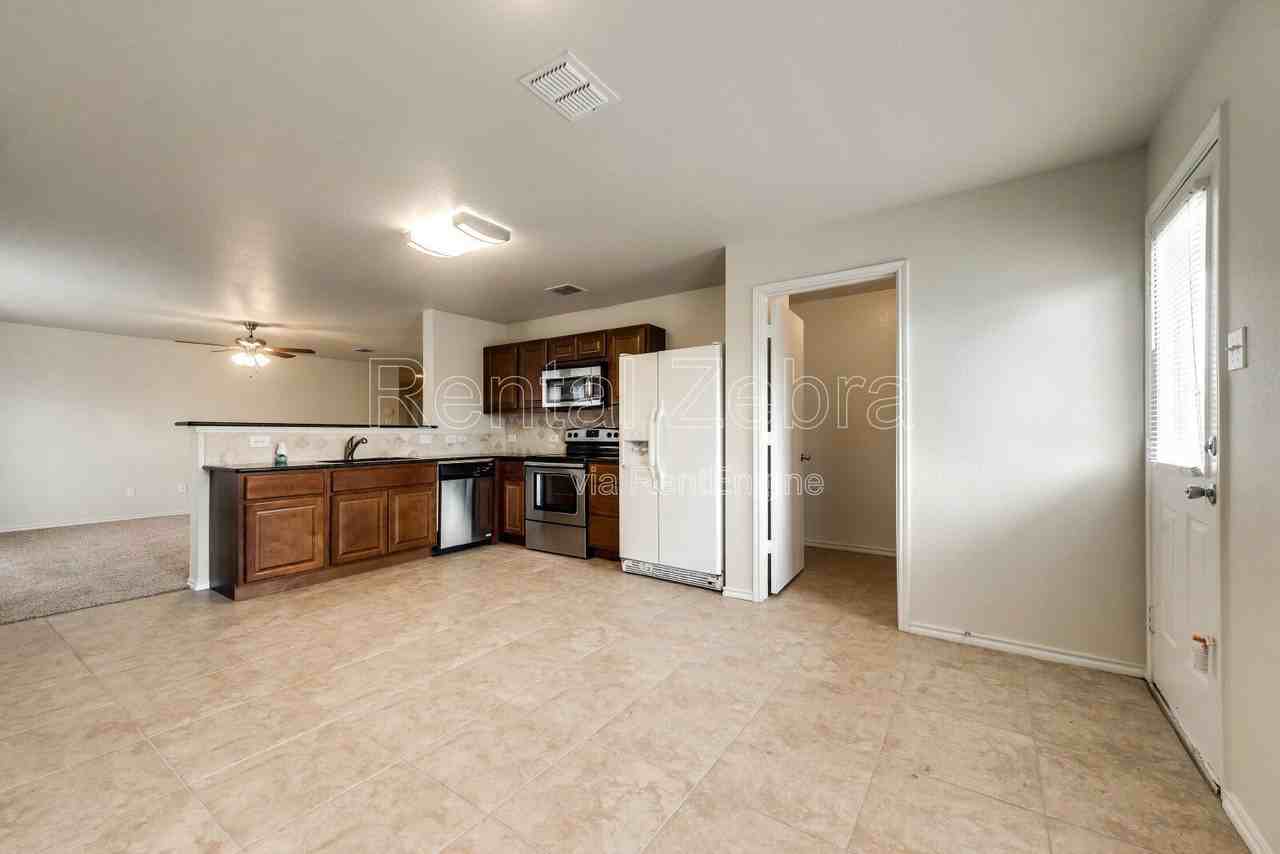 1309 Hazelnut Dr - Photo 7 of 22