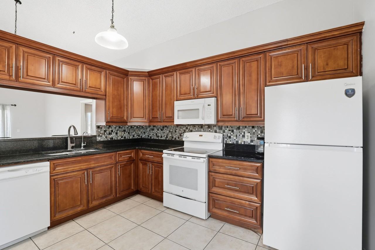 1031 Apopka Woods Ln #1 - Photo 4 of 20