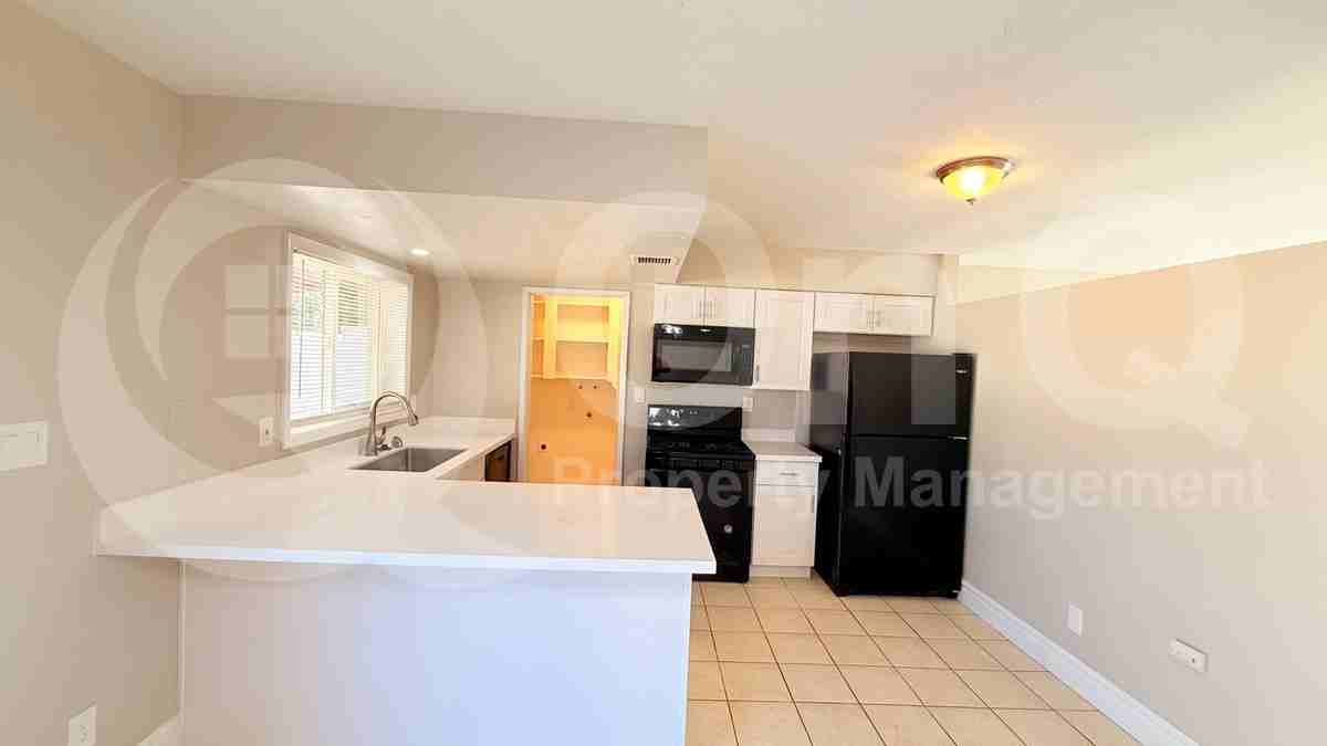 1804 W Kristal Way - Photo 5 of 46