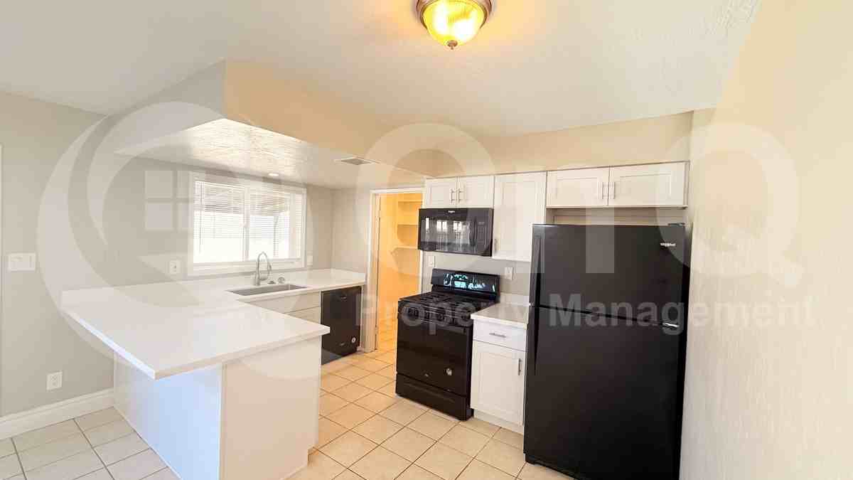 1804 W Kristal Way - Photo 6 of 46