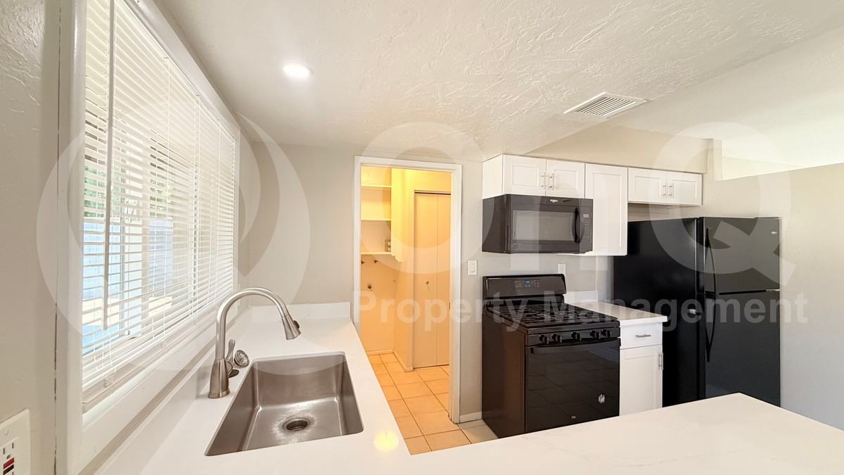 1804 W Kristal Way - Photo 7 of 46