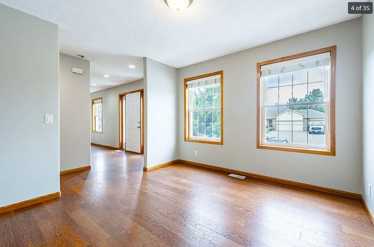 21111 Schofield Dr - Photo 2 of 32