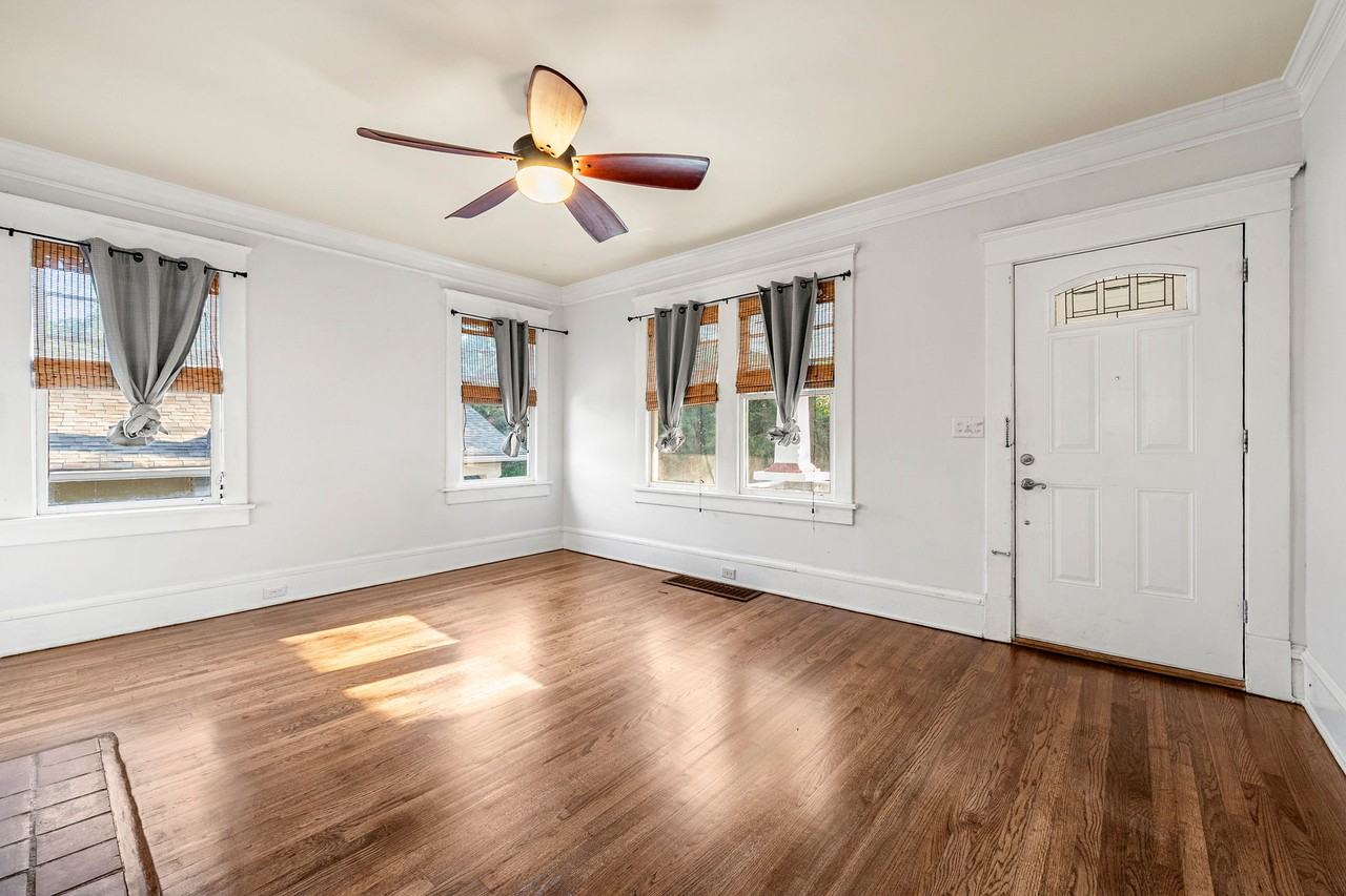 139 East Lake Terrace Southeast #1 - Photo 5 of 22