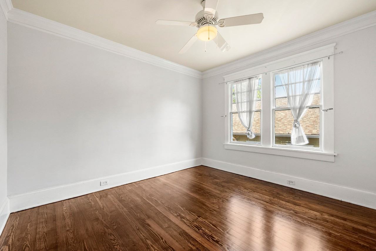 139 East Lake Terrace Southeast #1 - Photo 6 of 22