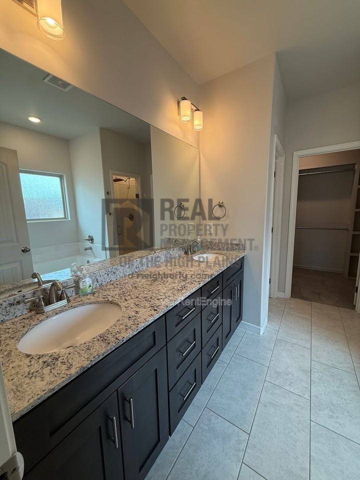 1426 Fume Boulevard - Photo 6 of 18