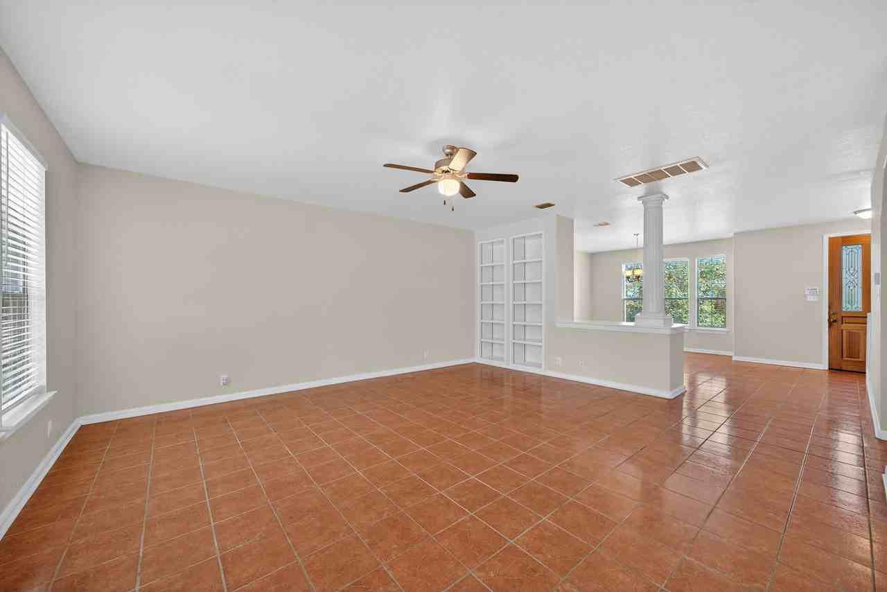 25119 Royal Land #1 - Photo 7 of 33