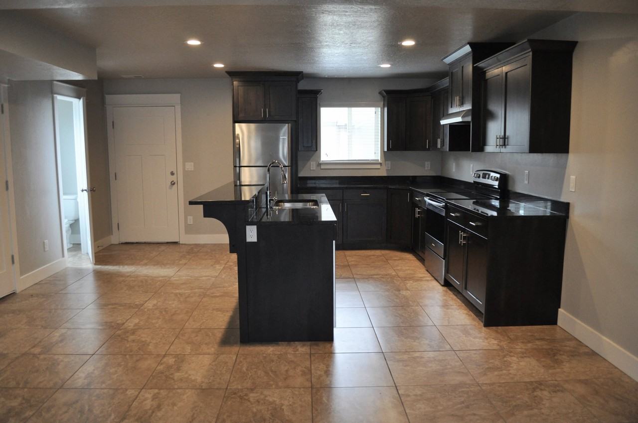 435 W 1400 N #103 - Photo 3 of 11