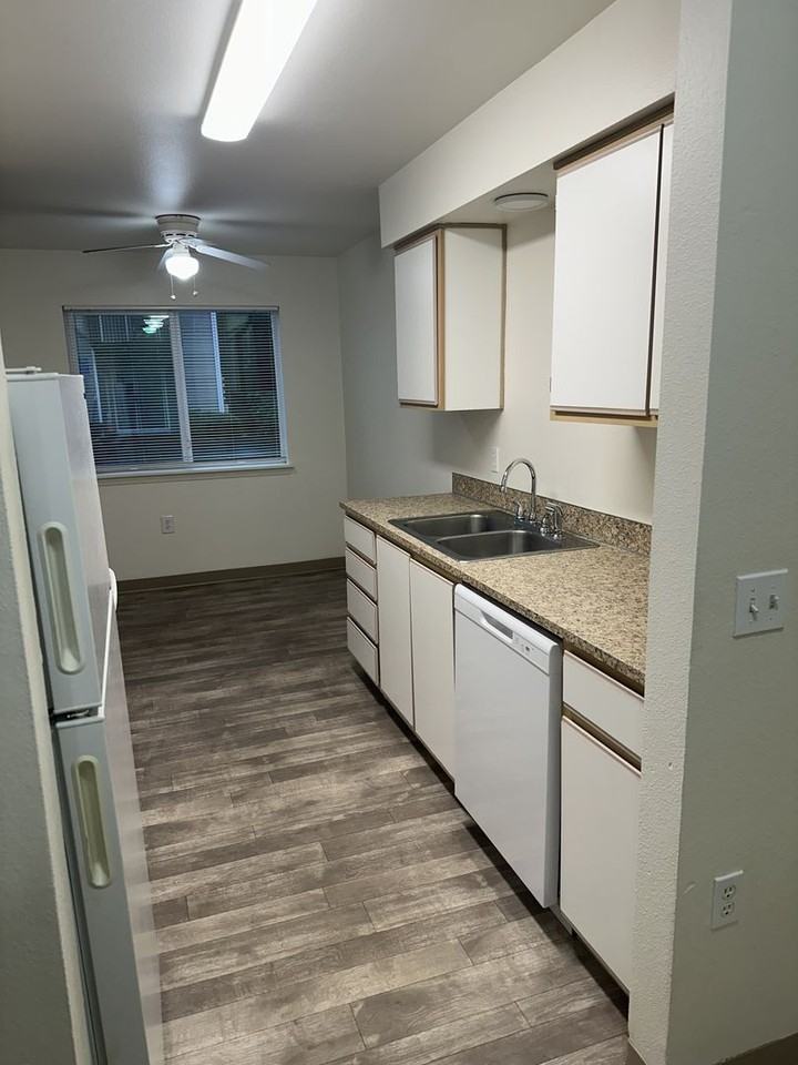 Dearborn Square Apartments - Photo 3 of 15