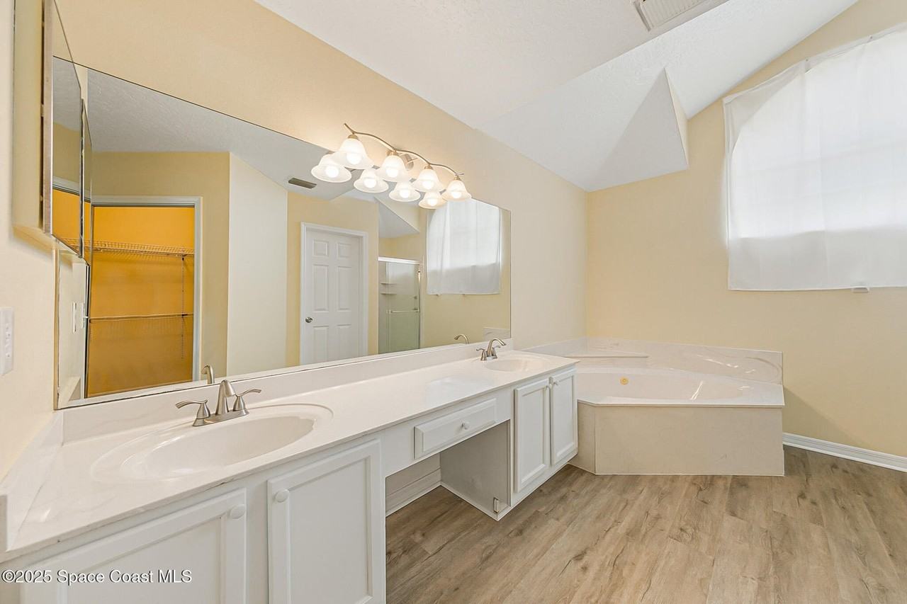 1050 Fieldstone Drive #1 - Photo 4 of 10