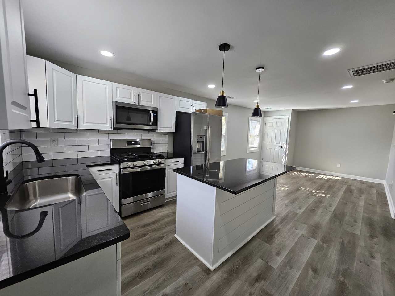 2425 Doctor A J Brown Ave #2425 - Photo 4 of 12