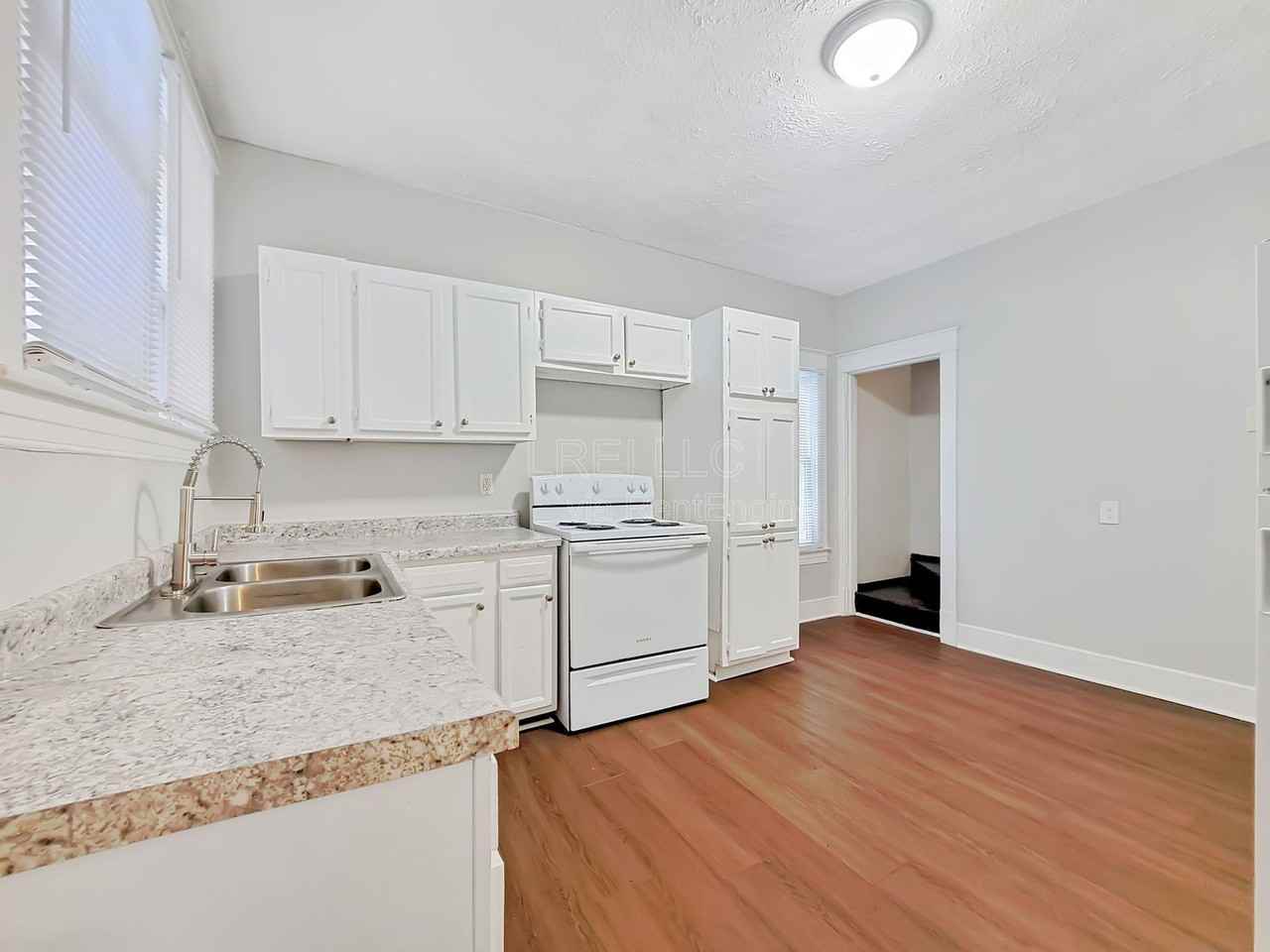 1793 W Lee St - Photo 4 of 15