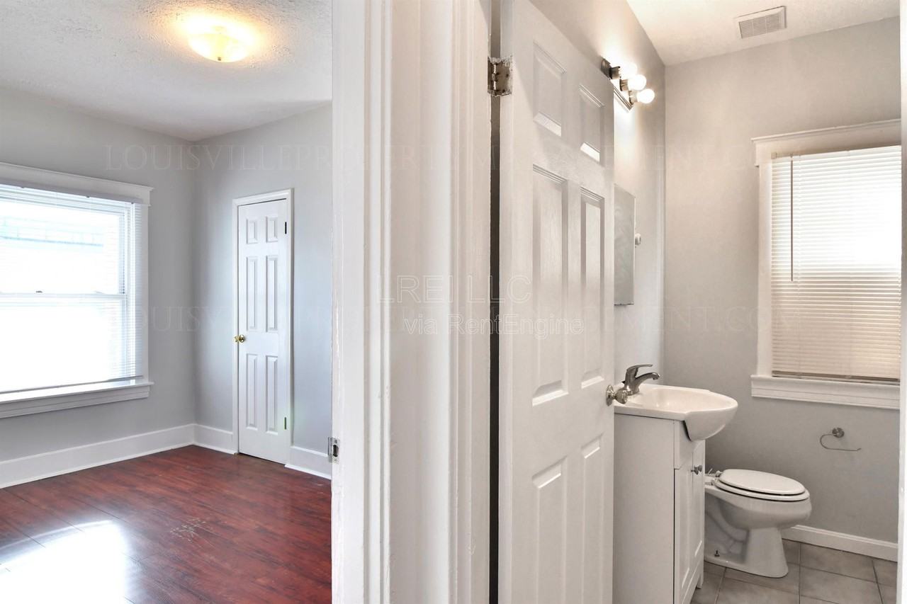 1793 W Lee St - Photo 5 of 15