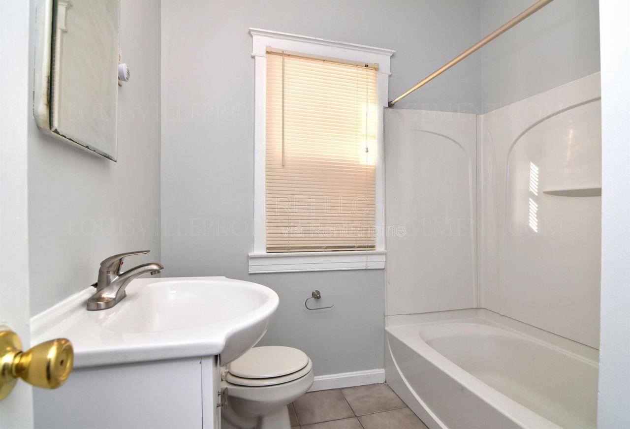 1793 W Lee St - Photo 6 of 15