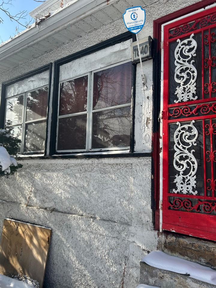 7840 S Saginaw Ave #1 - Photo 4 of 18