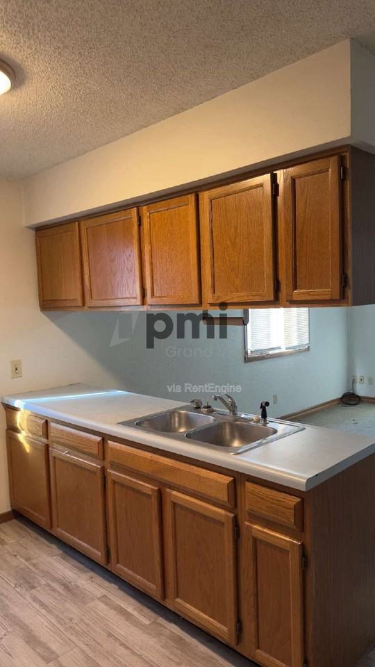 1103 6th Street - Photo 3 of 21