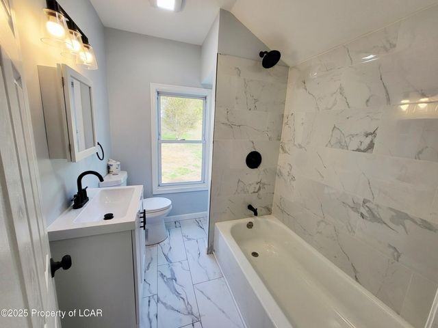 156 Pine St #1 - Photo 6 of 18