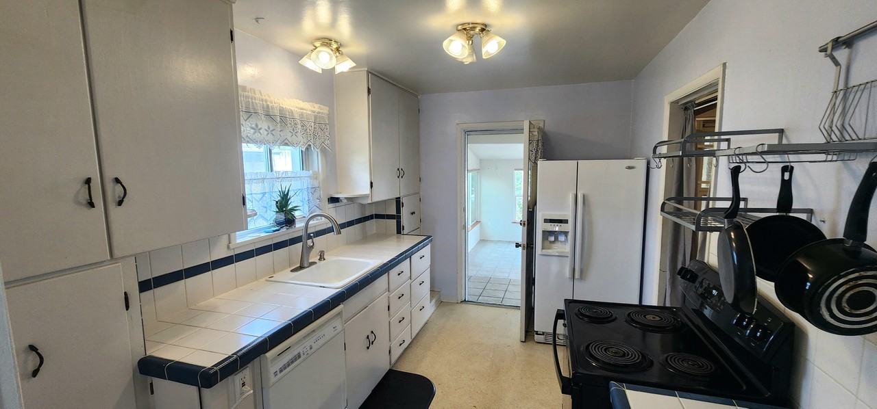 122 Ginkgo St S #1 - Photo 3 of 13