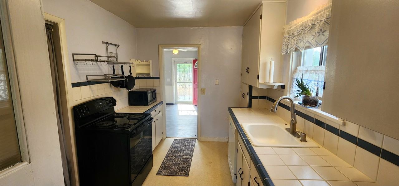 122 Ginkgo St S #1 - Photo 4 of 13