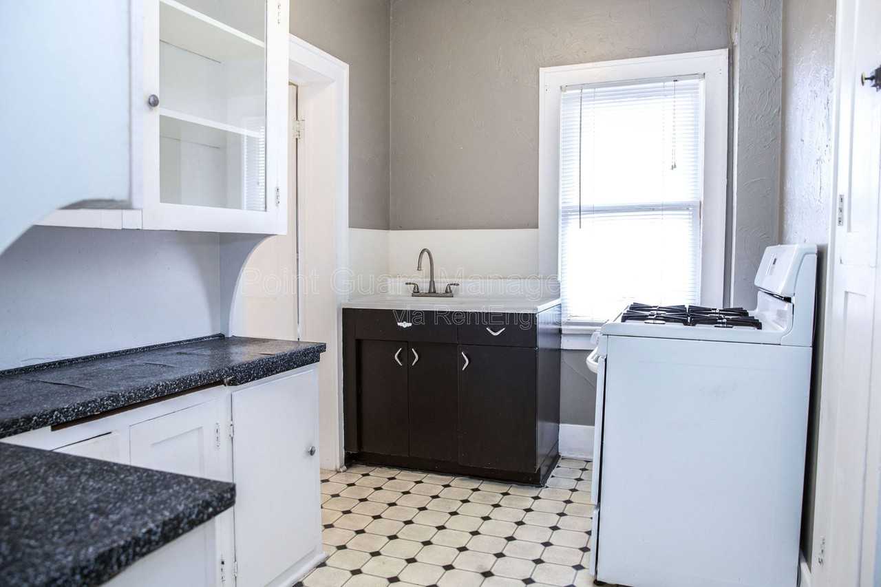 1518 North Robinson Avenue #7 - Photo 6 of 21