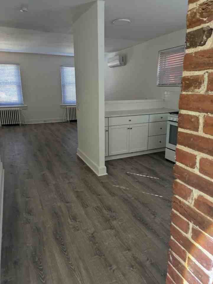 1310 W 7th St #B - Photo 2 of 5