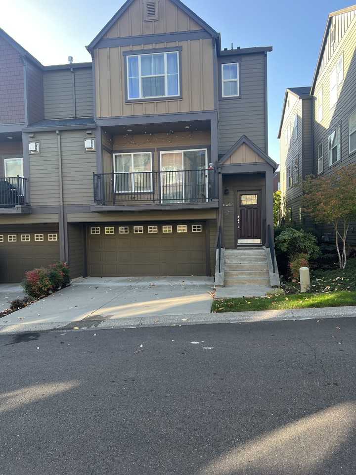 10925 Sw Briarwood Pl #1 - Photo 2 of 18